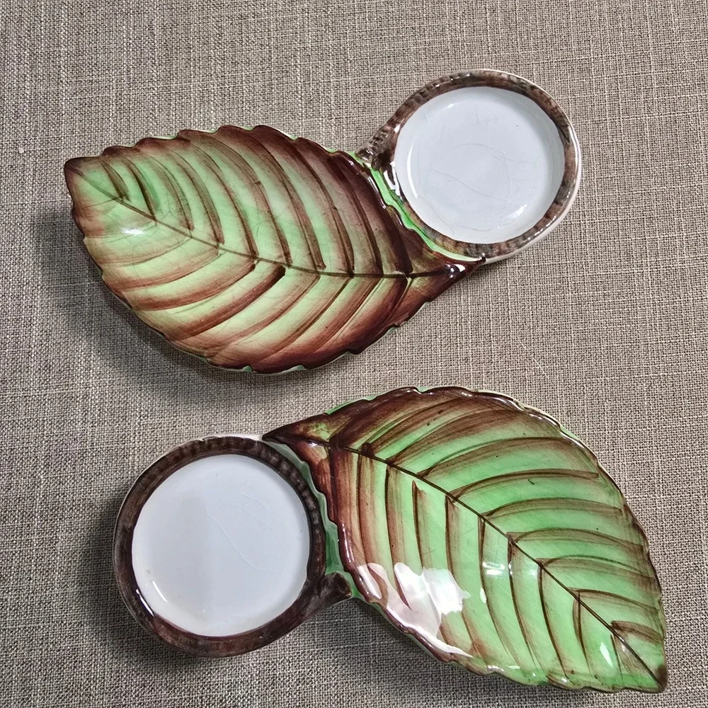 Vintage RARE Lefton Ceramic Salt and‎ Pepper Shakers Bee Leaf Made in Japan Set